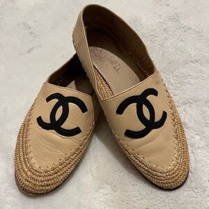 AUTHENTIC CHANEL CC Raffia Lambskin Espadrilles Grosgrain Beige Black GUC sz 7.5